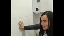 Tante von Angestellten im Badezimmer gefickt