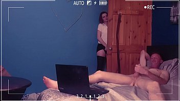 Scarlett pillada espiando a Felix masturbándose