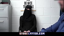 muculmano falso usando hijab preso e fodido com
