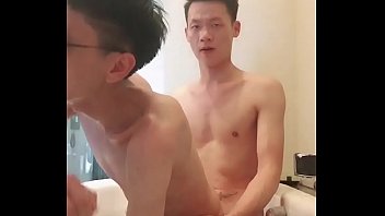 Professor Lang Xiaohui sendo fodido na banheira