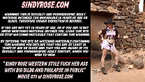 Sindy Rose Western Style ficken ihren Arsch mit großem Dildo und Prolaps in der Öffentlichkeit