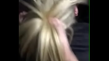 Blonda iubește analul