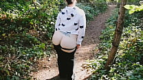 Esibizionista Bbw strofina la figa allaperto in un parco pubblico