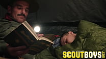 ScoutBoys - Austin Young scopata fuori in tenda da un più anziano