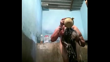 Bhabhi desnudo baño escena
