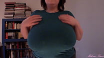 Chemise transparente à gros seins