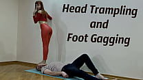 Bratty Teen Mistress In Leather Leggings - Piétinement de la tête, bâillonnement profond des pieds et humiliation face-sitting (aperçu)