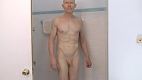 Horny gay nudiste bates dans douche