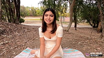 Real Teens - Une jolie latina de 19 ans tire son premier porno