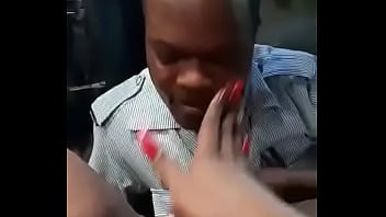 Policial jamaicano comendo buceta