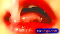 Extreme Nahaufnahme auf Cumshots in Mund und Lippen