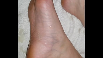 Cum on pretty feet