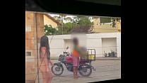 Freche Ehefrau empfing den Wasserlieferanten völlig nackt an der Tür ihres Hauses Praia de Pipa (RN) Luana Kazaki