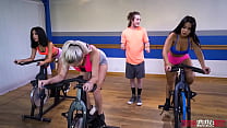 Rose Monroe ihre Sexercise im Fitnessstudio