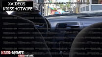 クリス・ホットワイフがユーバーのドライバーをからかい、ユーバーのホーンが彼女のおっぱいを捕まえるビデオ通話番組