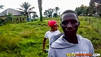 Африканская юная пара в любительском видео занимается быстрым жестким трахом в любительском видео