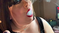 BBW Mistress Tina Snua Chain fume 2 cigarettes Superking avec beaucoup d'exhale de nez