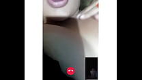 Видеозвонок разговаривает с моим комадером, показывая мне ее огромную задницу и киску