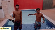 Renan Martins Pantaneiro sautant avec moi dans la piscine du producteur PJTX