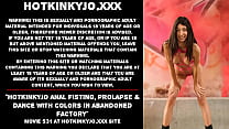 Hotkinkyjo fist anal, prolapsus et danse avec des couleurs dans une usine abandonnée