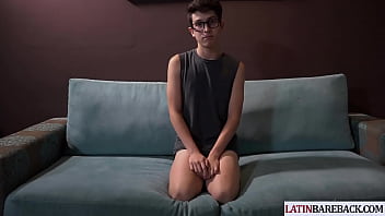 Nerdy latin twink blowing and tugging stiff pecker on couch