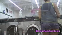 Helena Price - ¡Upskirt Flash College Guy en la lavandería! ¡Entonces chupo su polla negra en el estacionamiento! Avance