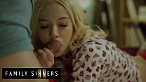 Sexy (Kenzie Reeves) toma el control de sus hermanastros (Nathan Bronson) Big Cock - Family Sinners