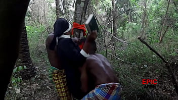 Des guerriers africains baisent un missionnaire étranger