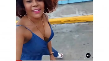 Humorista Dominicana Chedy García se descuida y muestra sus senos en Directo, Mama ta piedra