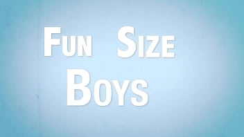 FunSizeBoys-巨大なパパがパティオで若い小さなイケメンオースティンを繁殖させる
