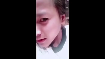 Кхмерская девушка показывает сиськи своему парню, 2021