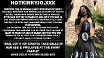アナルゴスHotkinkyjoは彼女のお尻にボールを取り、スウィニー城で脱出