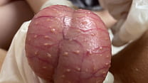 Потрясающий массаж яиц от русской тинки в латексных перчатках в видео от первого лица