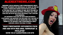Bombero sexy Hotkinkyjo folla su culo con terrorista anal rojo y prolapso