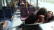 Bound Euro salope baisée dans un bus public