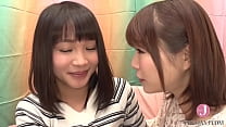 Amateur Lesbian Pickup 113 de la réalisatrice Haruna Ayane Ryokawa fait sa première apparition sur Navi! Les deux filles, choisies séparément, se rencontrent pour la première fois ! C'est un trio lesbien, et c'