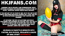 Sexy jogador Hotkinkyjo com enorme bola de rugby em sua bunda, anal gape e prolapso