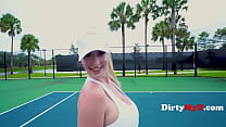 Il gioco del pene di Tennis MILF