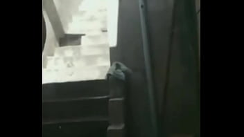 Mariano Bextor tiene sexo con Osvaldo casado  en las escaleras mientras su familia descansa arriba