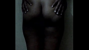 性感的印度妻子，大腿和背部曲线