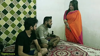 Sesso a tre indiano caldo xxx! Malkin zia e due ragazzi fanno sesso bollente! audio hindi chiaro