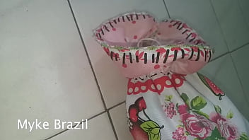 Luh Andrade Official diarist of the peludinha cunt went to do a job at myke brazil's house and took advantage of the lady claudia was lying down and it was very tasty for him with see complete x video red