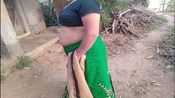 Bhabhi in green sari fucks under tree in the field XXX Bhabhi Sex