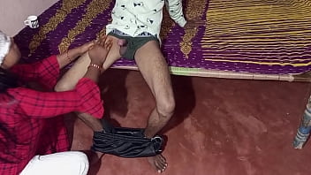 El suegro agarró a la la cabeza y chupó la polla, luego dolorosamente amplia XXX Indian Sex