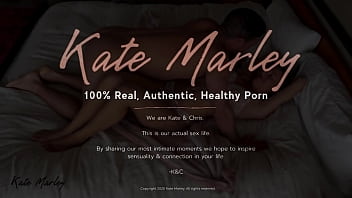 Beijando e fazendo amor em lingerie rosa - Kate Marley