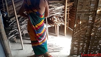 Desi aldeia indiana bhabi foda ao ar livre com namorado (vídeo oficial de Localsex31)