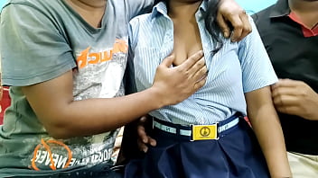 Deux garçons baisent avec  une étudiante | Hindi Clear Vice |