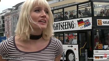 Grupo de loiras alemãs transado em público