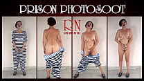 Fotografiar en prisión. La señora detenida es una prisionera de la prisión. La obligan a desnudarse ante la cámara. cosplay Video completo