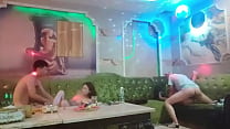 Китайский KTV извращенный групповой секс сидящей дамы